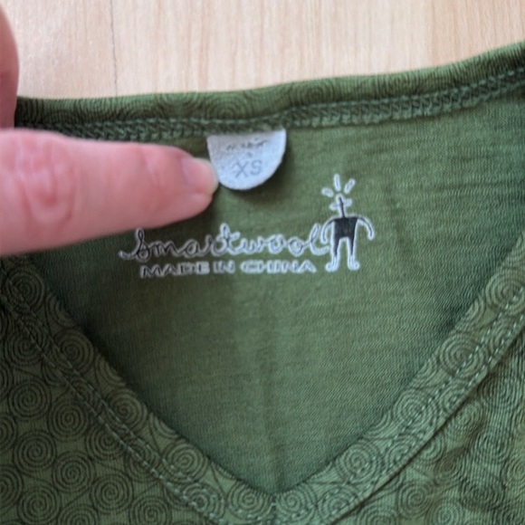 Smartwool women’s green merino wool layer top, size XS - Picture 12 of 12